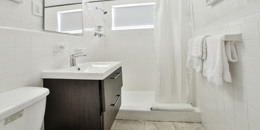 Krymwood Flats Miami Florida — Bathroom