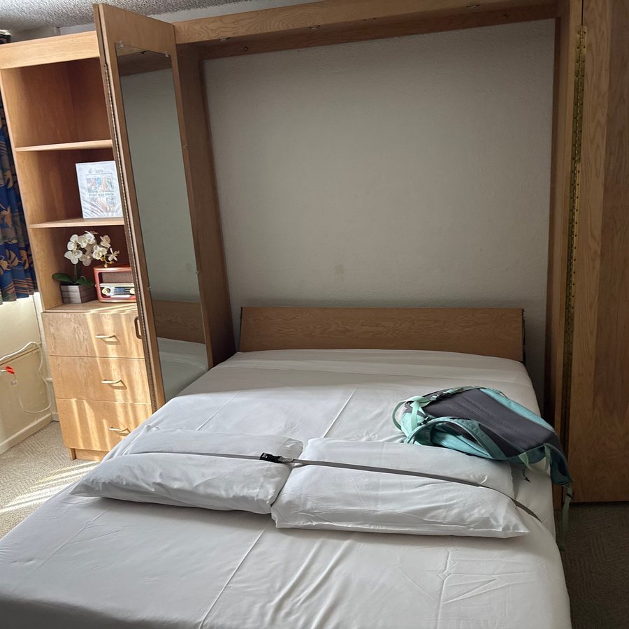 Kuhio Banyan Club — Guest room