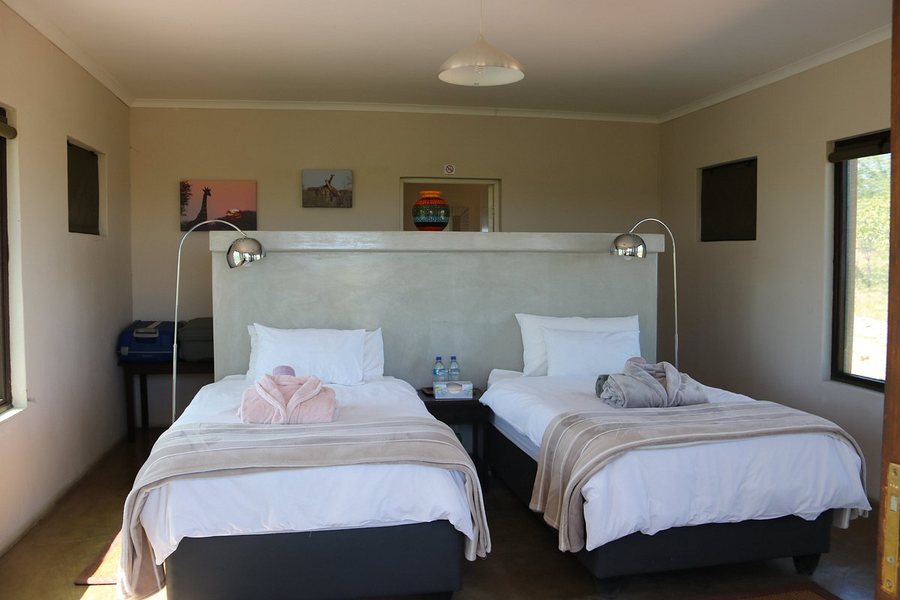 Kunene River Lodge — Guest room