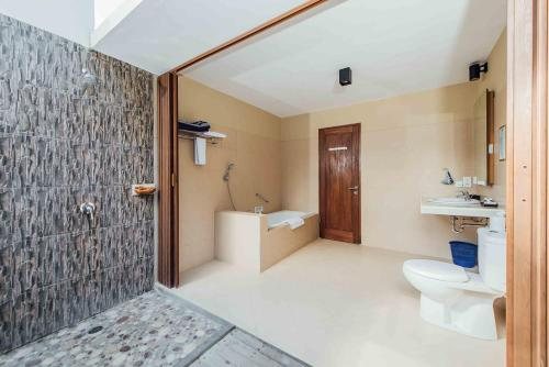 Kuta Puri Bungalows Resort and Spa — Bathroom