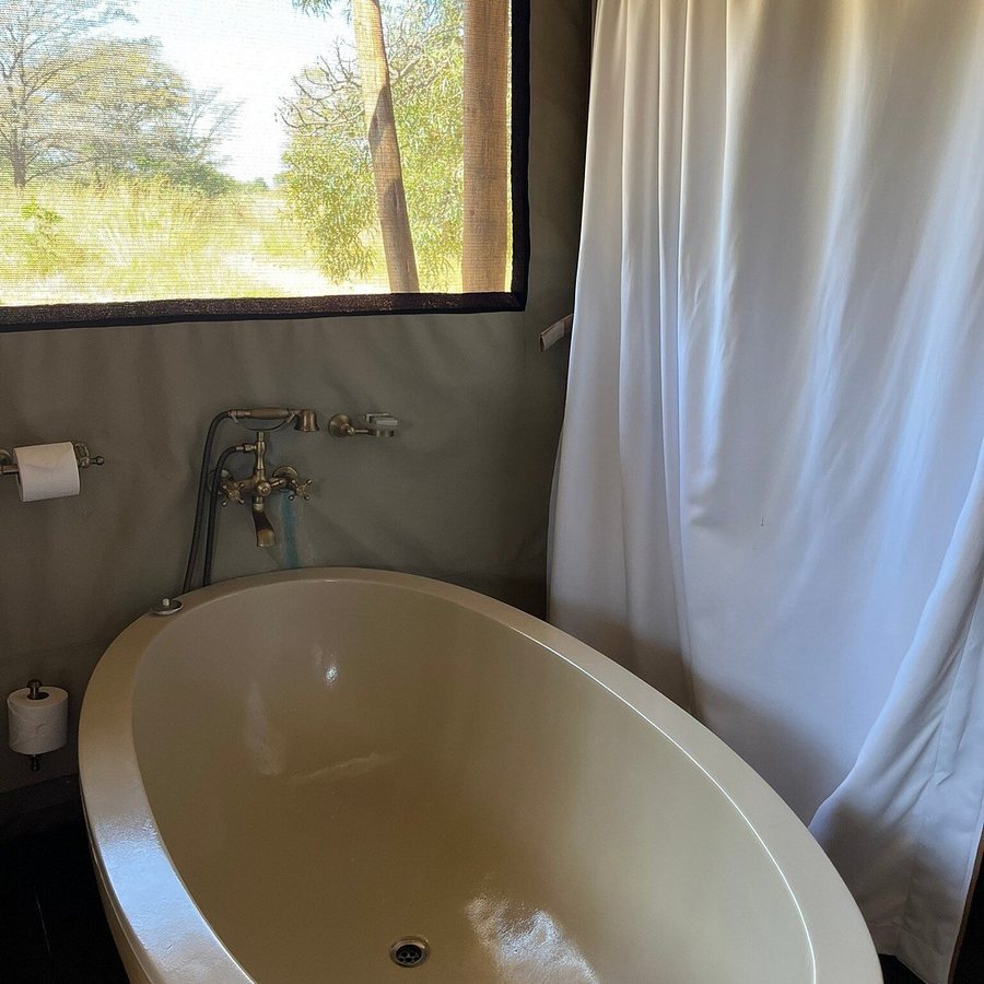 Kwafubesi Tented Safari Camp — Bathroom