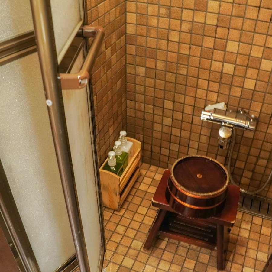Kyoto Arashiyama Onsen Kadensho — Bathroom