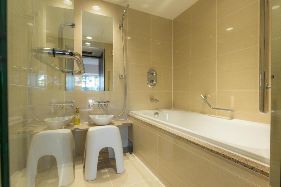 Kyoto Century Hotel — Bathroom