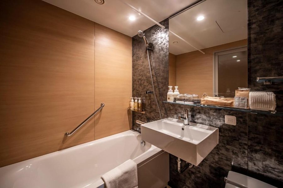 Kyoto Tokyu Hotel — Bathroom
