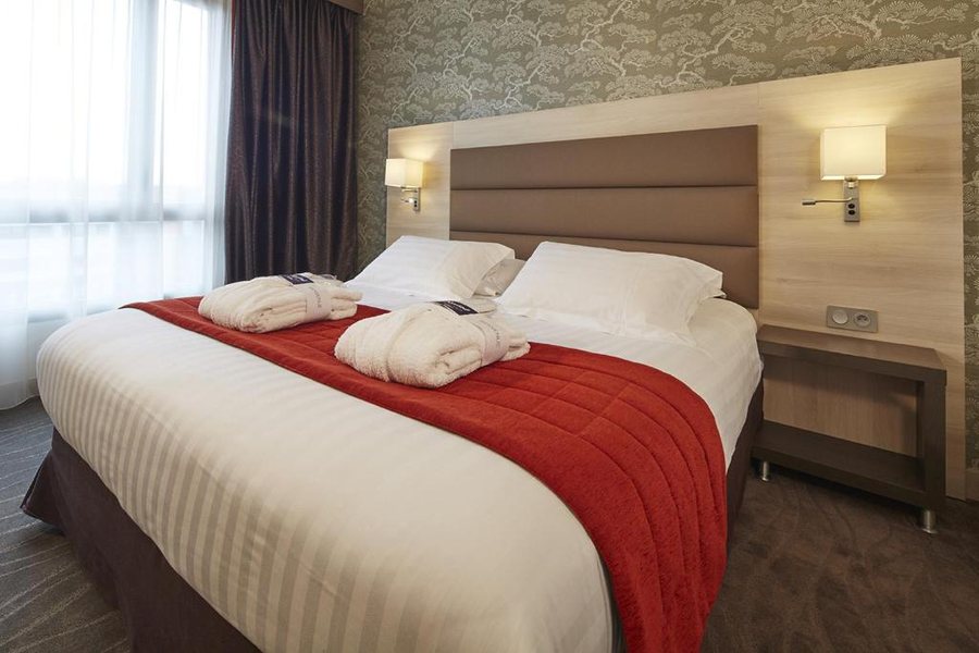 Kyriad Prestige Spa Lyon Est Saint Priest Eurexpo — Guest room