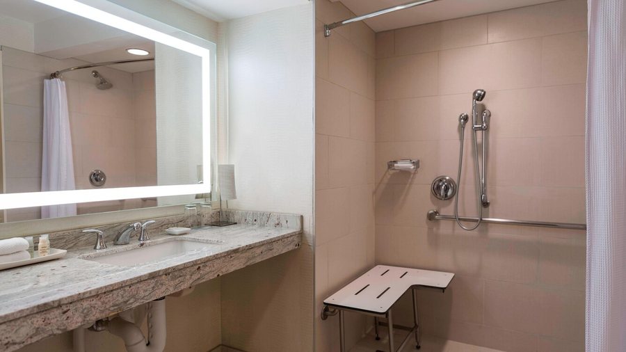 L Auberge Casino Hotel Baton Rouge — Bathroom