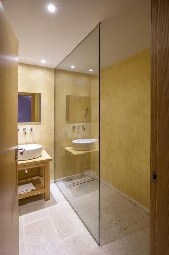 L Avenc de Tavertet — Bathroom