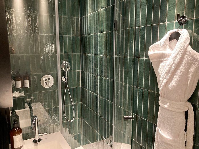 L Hotel — Bathroom