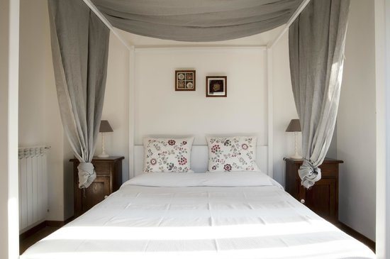 L Olivella B B — Guest room