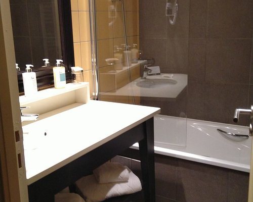L Oree des Cimes — Bathroom