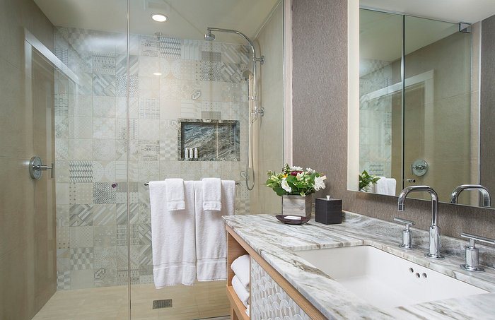 L7 Chicago by LOTTE — Bathroom