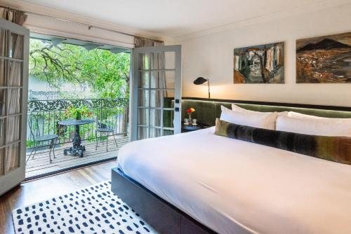 La Colombe d Or hotel — Guest room