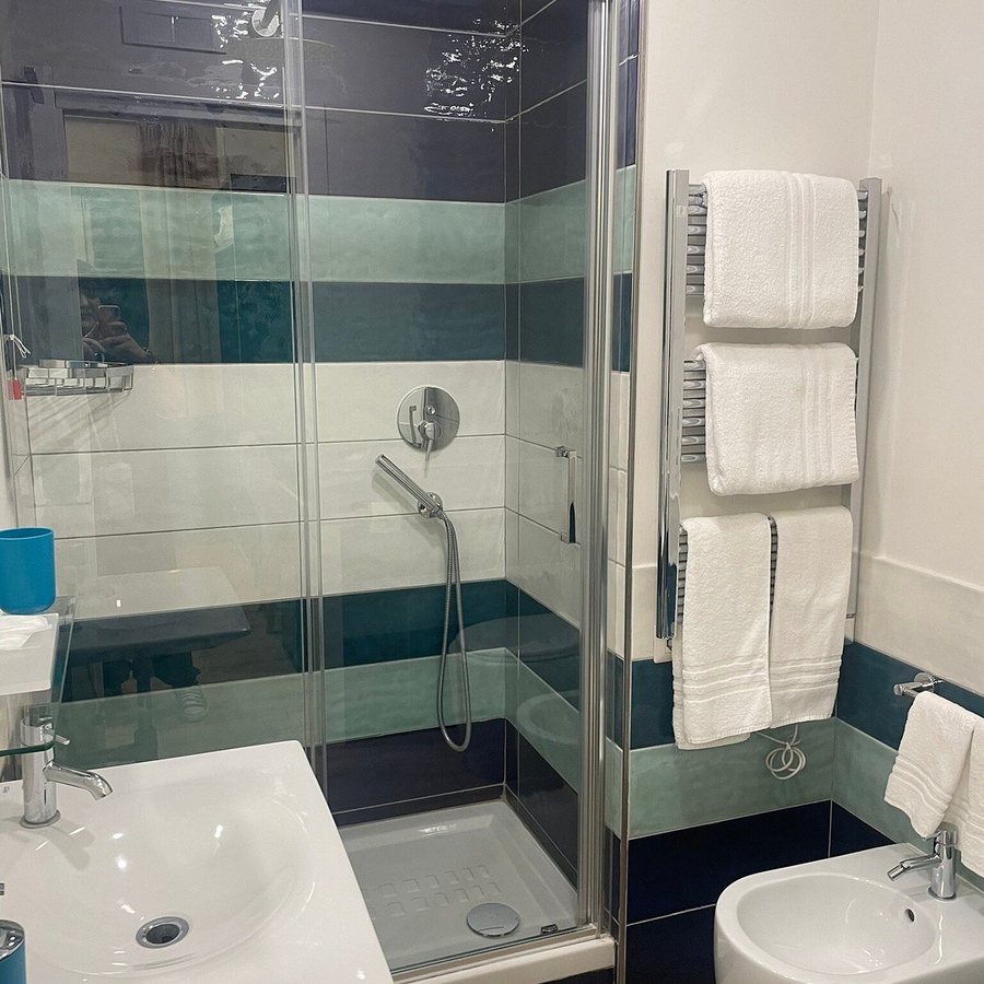 La Costiera Hotel — Bathroom