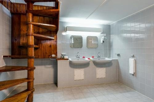 La Digue Island Lodge — Bathroom