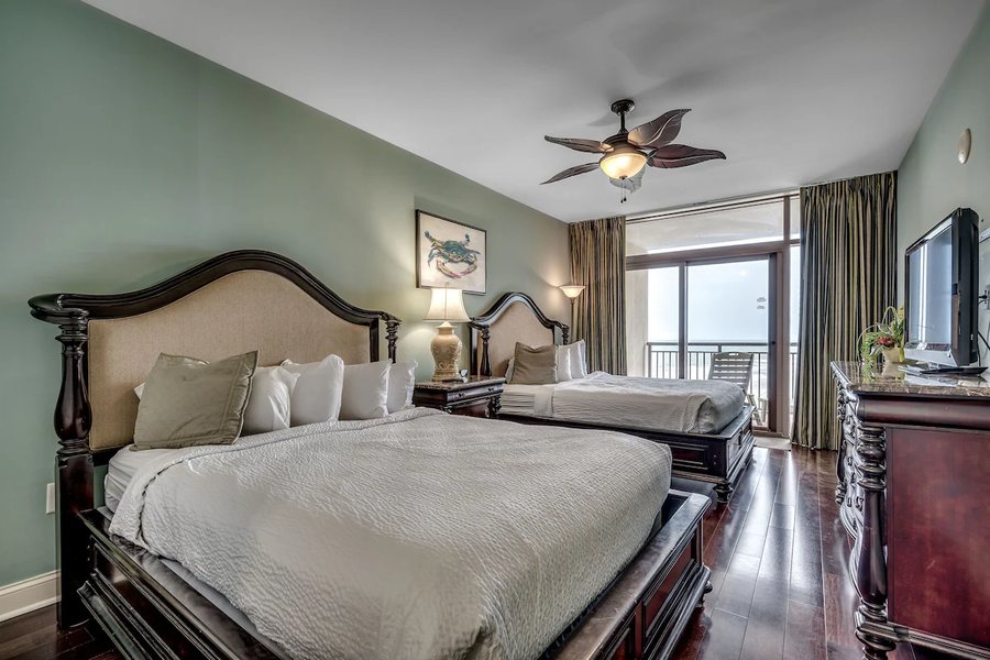 La Dolce Vita Villas — Guest room