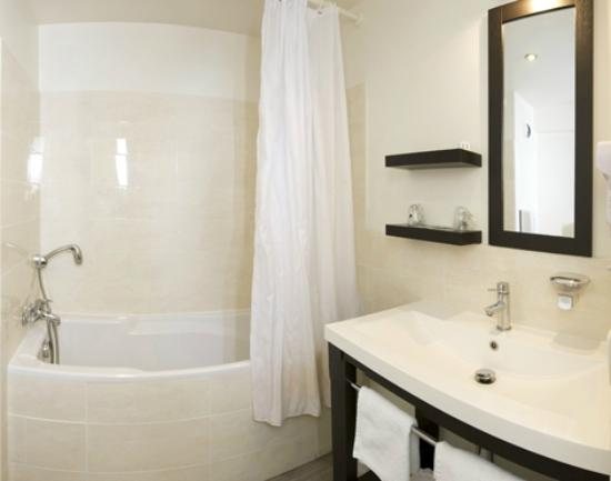 La Jacotiere — Bathroom