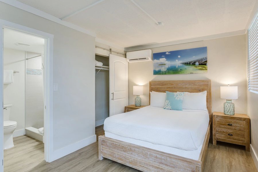 La Jolla Resort — Guest room
