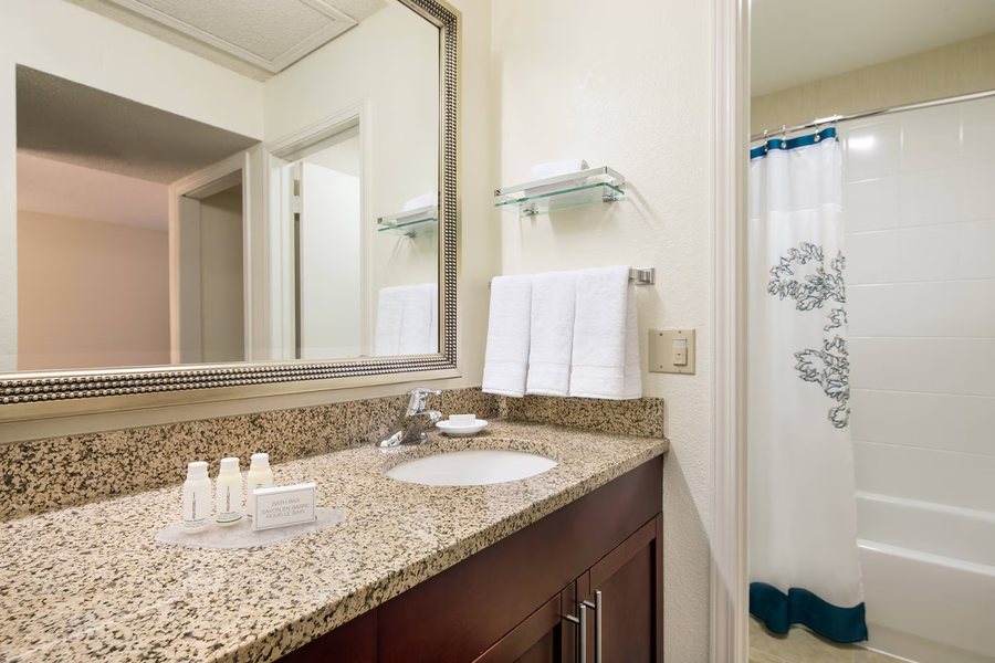 La Junta Inn — Bathroom