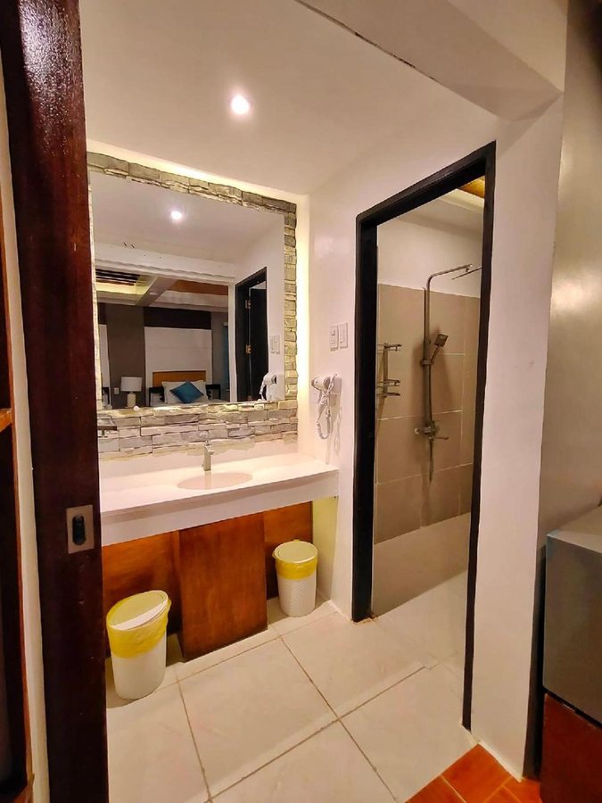 La Luz Beach Resort — Bathroom