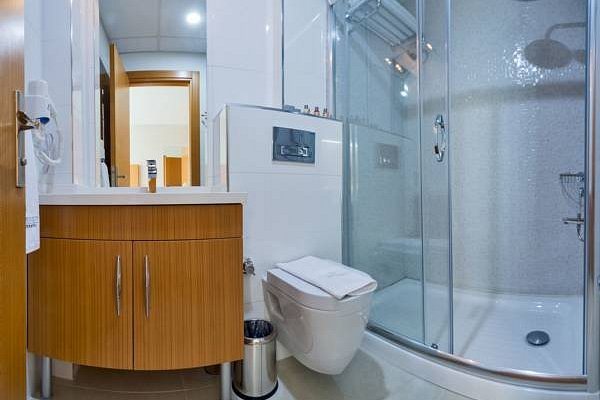 La Mia Suites Istanbul — Bathroom