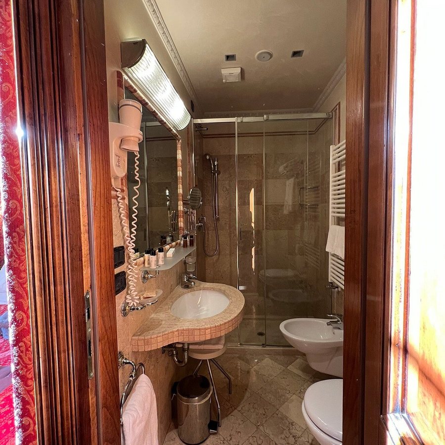 La Palazzina Veneziana — Bathroom