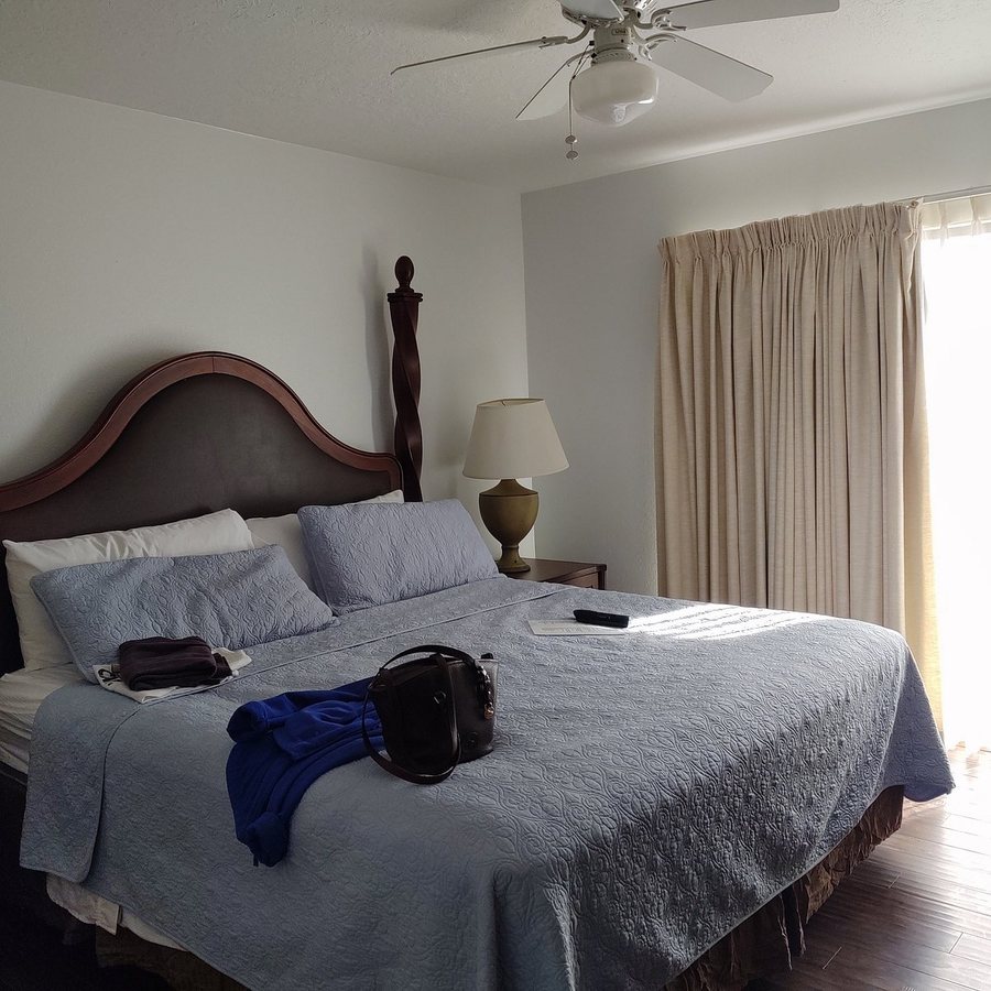 La Paloma Hot Springs Spa — Guest room