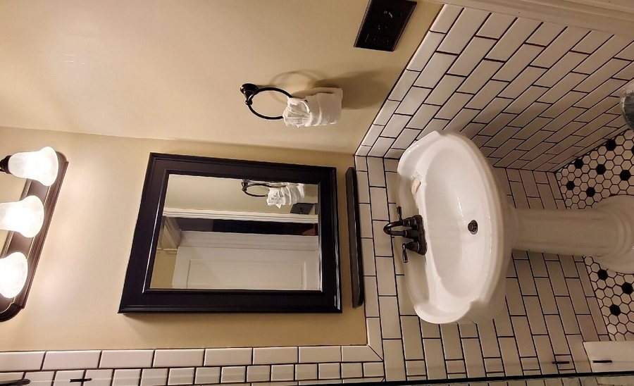La Pensione Inn — Bathroom