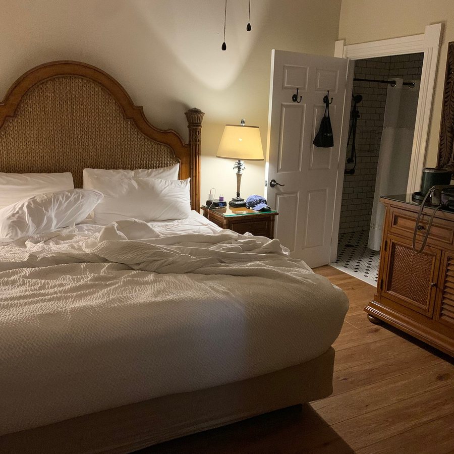 La Pensione Inn — Guest room