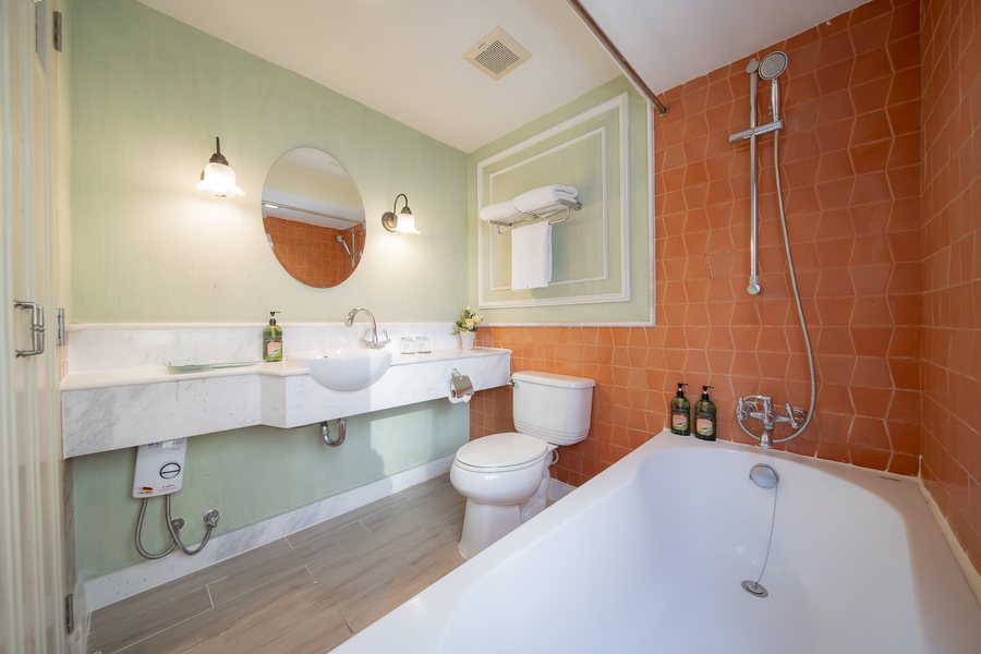 La Petite Salil Sukhumvit Thonglor 1 — Bathroom