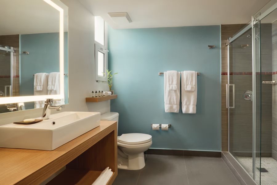 La Playita Hotel — Bathroom