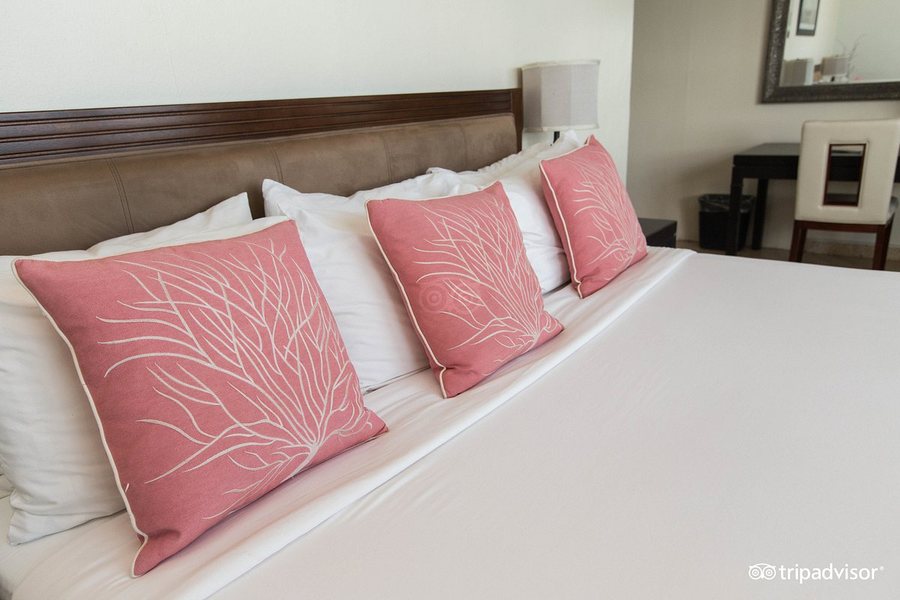 La Playita Hotel — Guest room