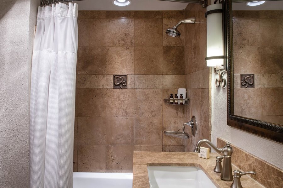 La Posada de Santa Fe a Tribute Portfolio Resort Spa — Bathroom