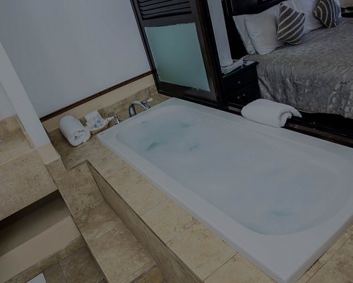 La Posada Hotel Beach Club — Bathroom