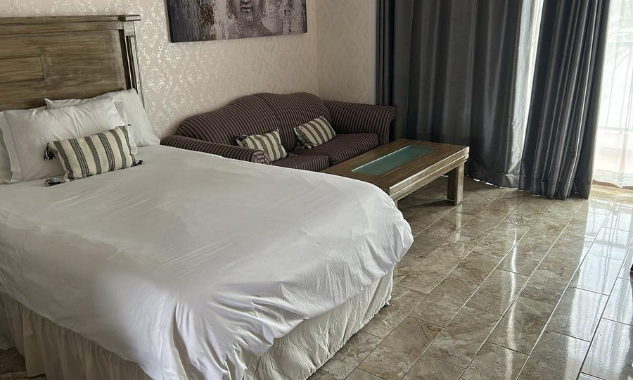 La Posada Hotel Beach Club — Guest room