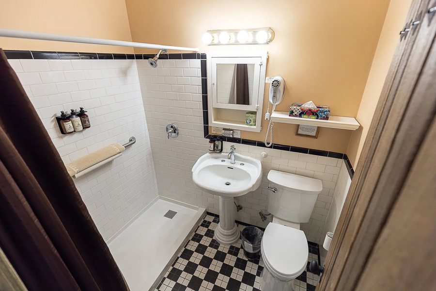 La Posada Hotel — Bathroom