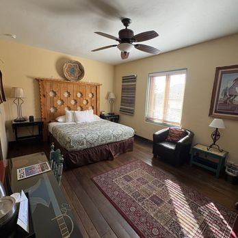 La Posada Hotel — Guest room