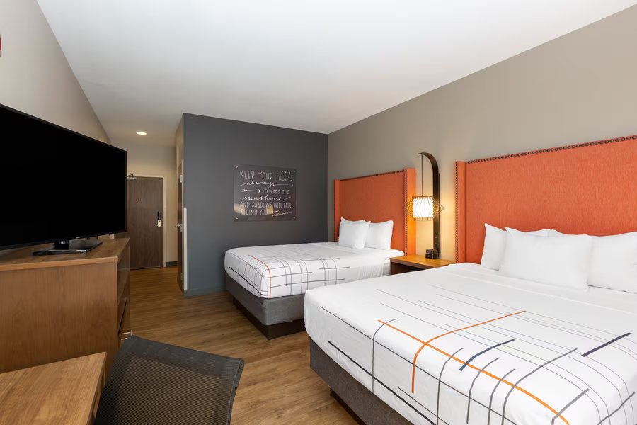 La Quinta by Wyndham Altoona Des Moines — Guest room