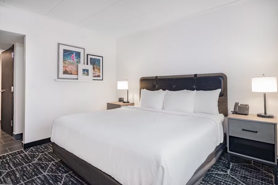 La Quinta by Wyndham Chicago O Hare Airport — Guest room