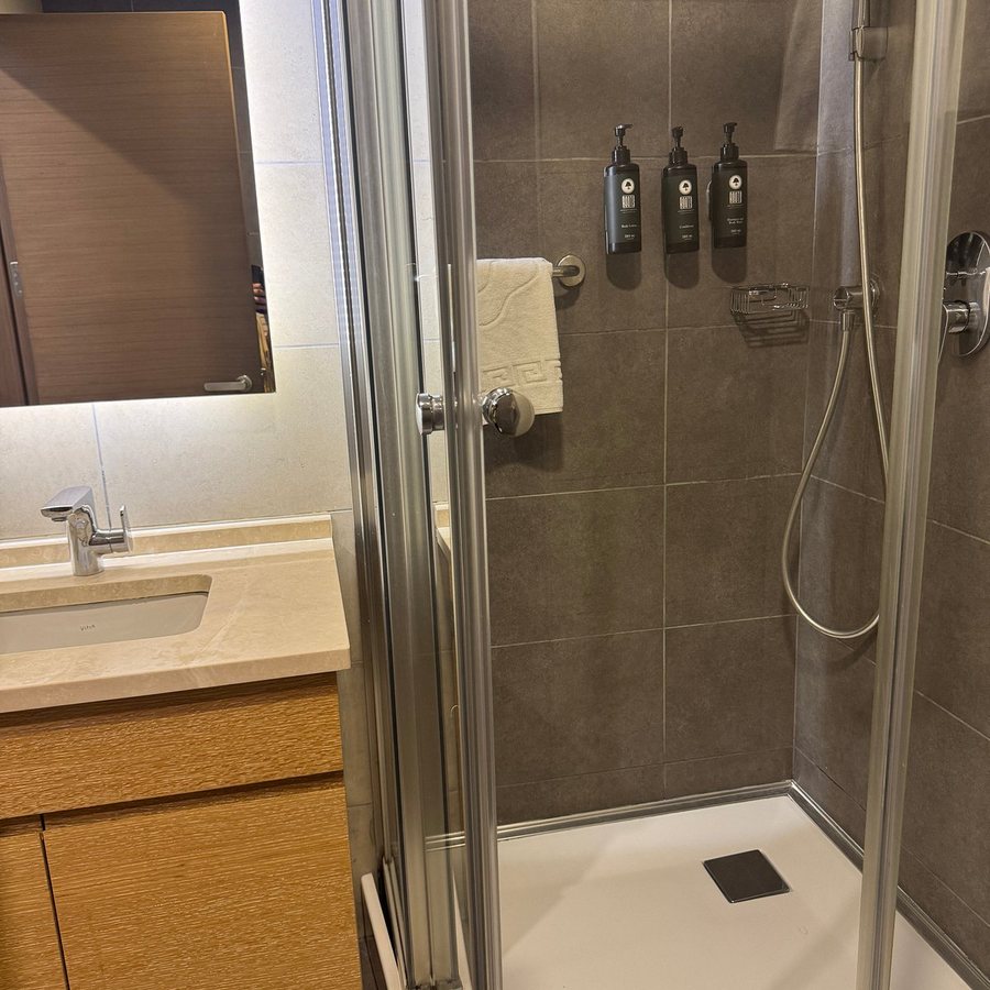 La Quinta by Wyndham Istanbul Gunesli Istanbul — Bathroom