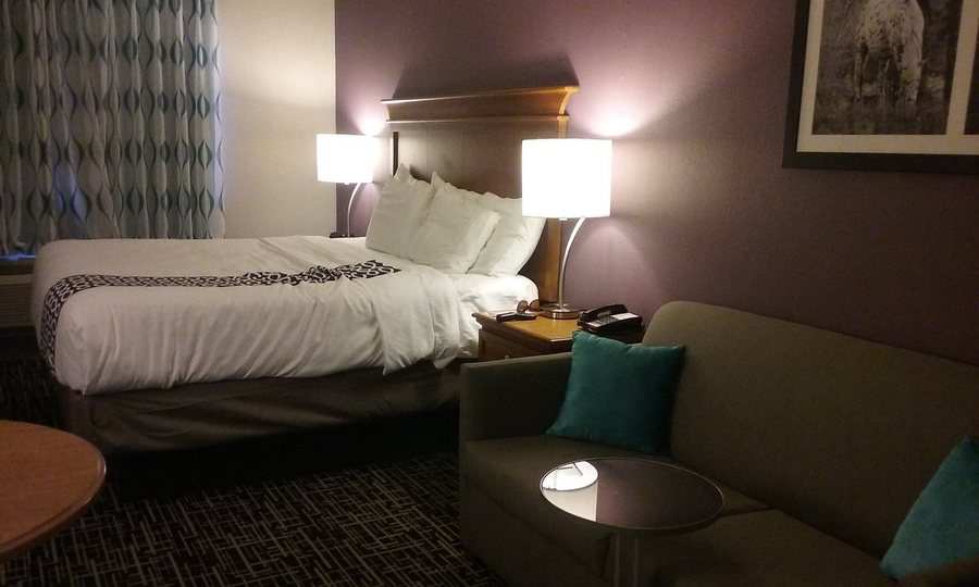 La Quinta by Wyndham Jackson Airport — Guest room