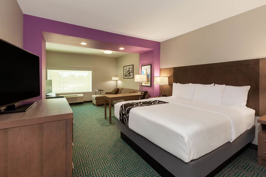 La Quinta by Wyndham Lafayette Oil Center — Guest room