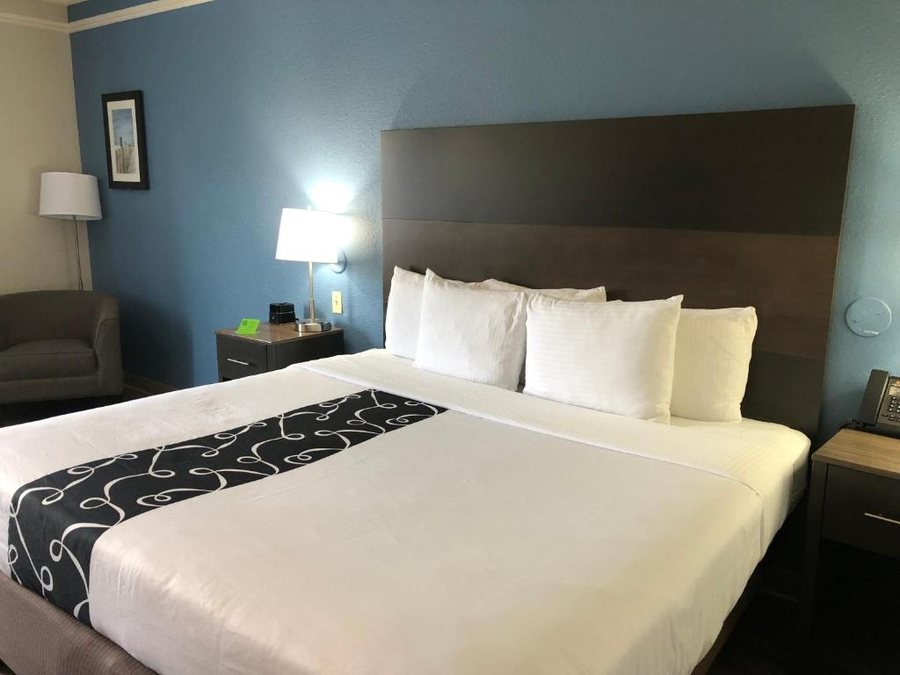 La Quinta by Wyndham PCB Coastal Palms — Guest room