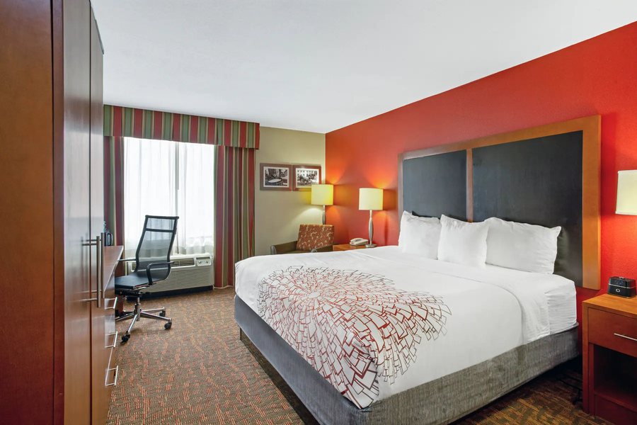La Quinta by Wyndham Williamsburg Historic Area — Guest room