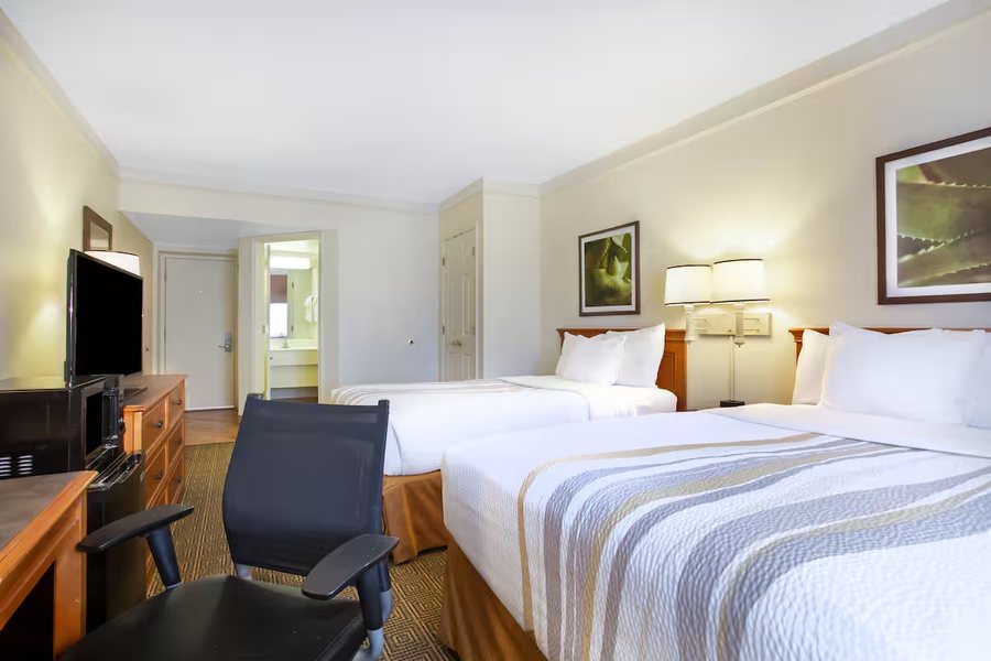 La Quinta Inn by Wyndham Austin Capitol Downtown — Guest room