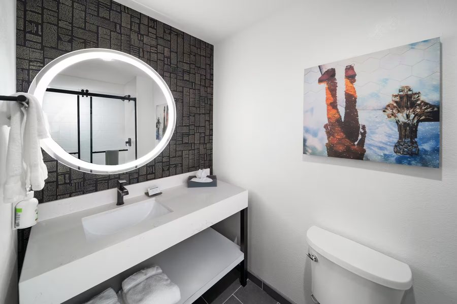 La Quinta Inn By Wyndham Austin North — Bathroom