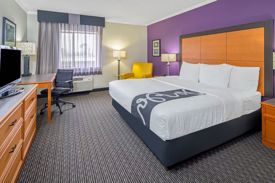 La Quinta Inn by Wyndham Baton Rouge University Area — Guest room