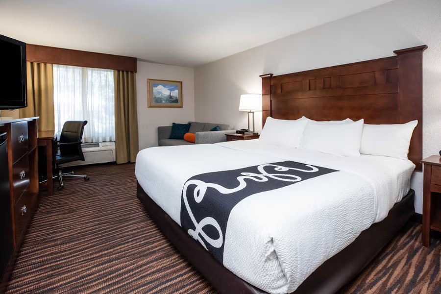 La Quinta Inn by Wyndham Bend — Guest room