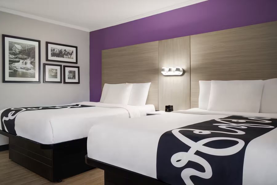 La Quinta Inn by Wyndham Birmingham Inverness — Guest room