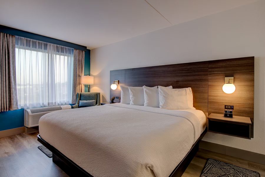 La Quinta Inn By Wyndham Columbia Se Fort Jackson — Guest room