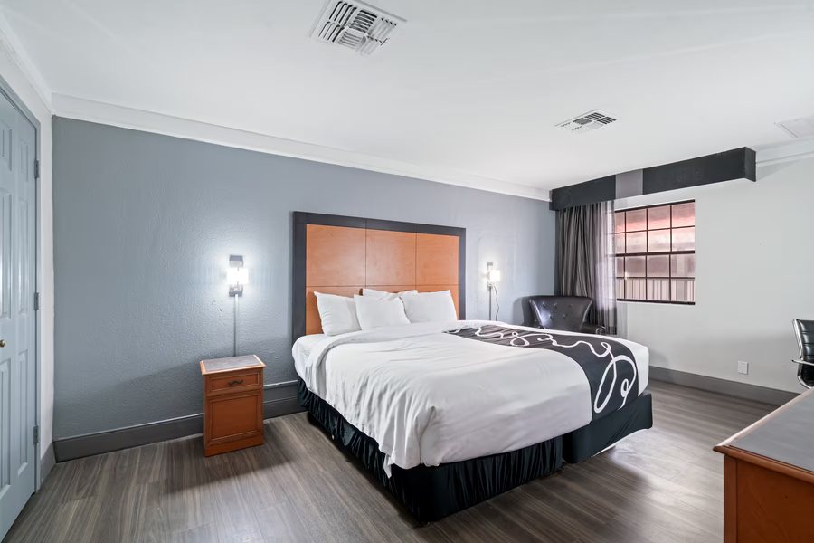 La Quinta Inn by Wyndham Corpus Christi North — Guest room